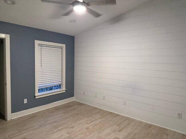 Foto del edificio - 1307 Lighthouse Rd
