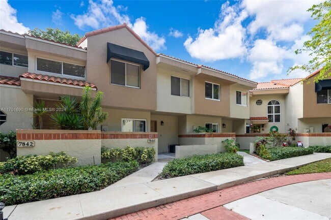 Foto del edificio - 7844 NW 7th Ct
