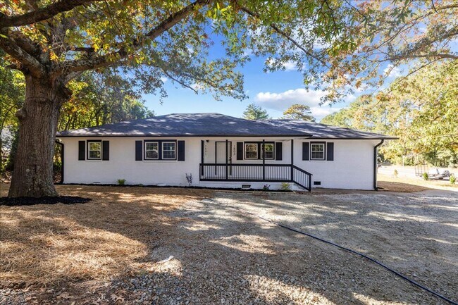Building Photo - Awesome 2bed/1ba Duplex near Duke University