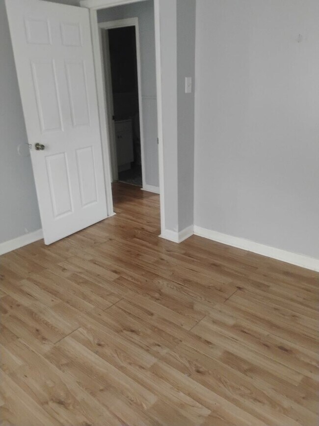 Building Photo - Three Bedroom One Bath Home in Frayser