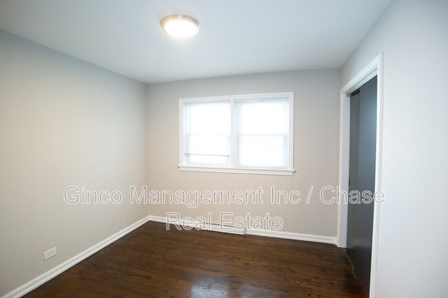 Building Photo - 8837 S Talman Ave