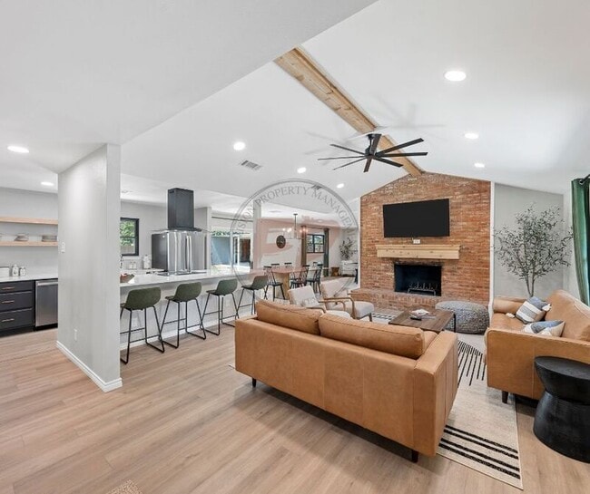 Foto del edificio - 1190 Greenwood Ln