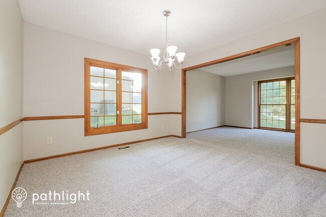 Building Photo - 5208 NW Walden Dr, Kansas City, MO, 64151