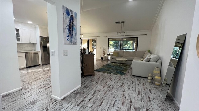 Building Photo - 5580 Coach House Cir