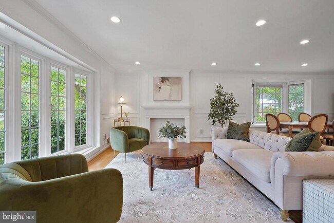 Building Photo - 9123 Cherrytree Dr