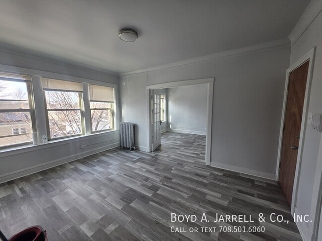 Foto del edificio - 10855 S Vernon Ave