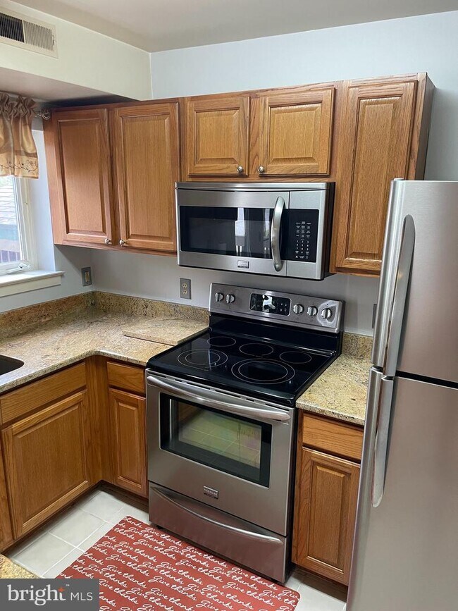 Foto del edificio - 3906 Eastview Ln