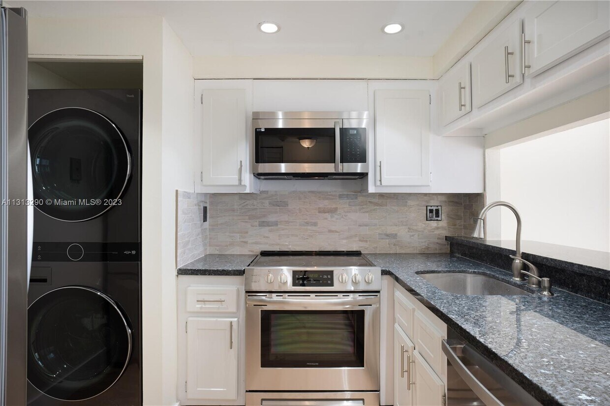 Foto principal - 600 NE 36th St