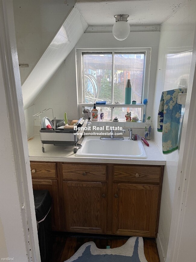Building Photo - 3 br, 1.5 bath House - 9 Newbury St