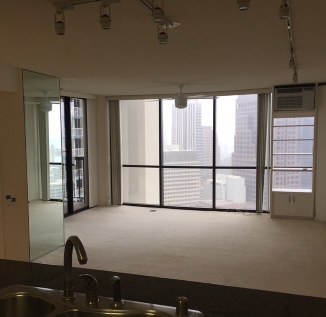 Building Photo - Honolulu Tower - High Floor, Ocean and City View!!!