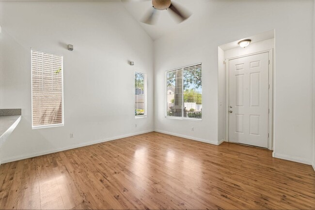 Building Photo - 3 Bedroom, 2 bathroom, 2 Car Garage Home i...