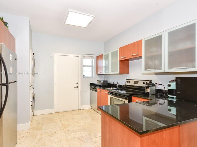 Building Photo - 1045 Lenox Ave