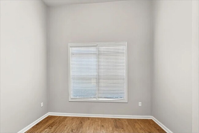 Foto del edificio - 7299 Essex Dr