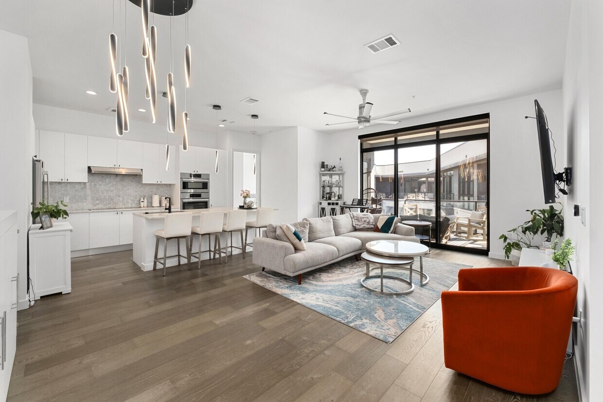 Foto principal - 800 Embassy Dr