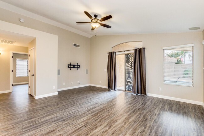 Building Photo - 14767 W Willow Ln