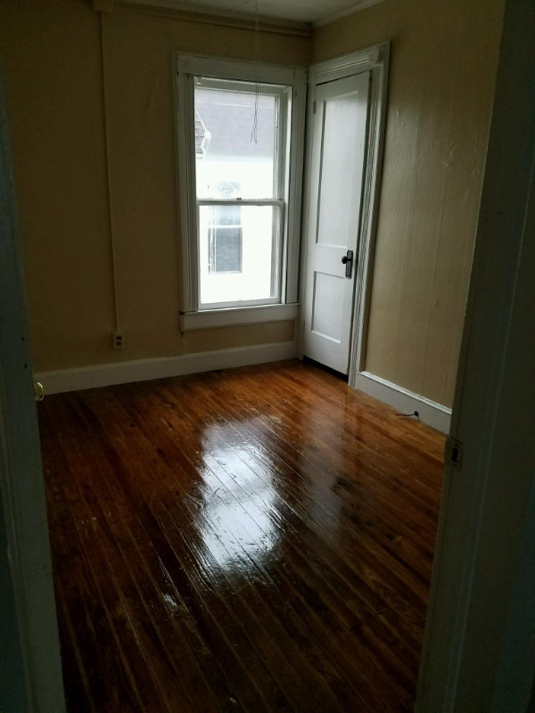 Foto principal - 107 Endicott Ave