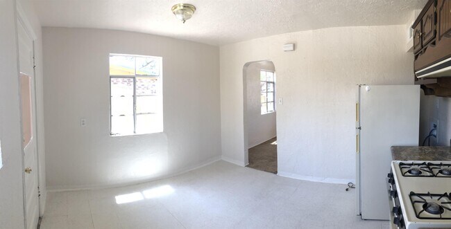 Building Photo - 988 Kessler Dr