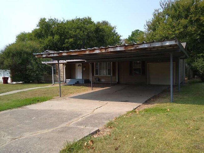 Building Photo - 605 Lipscomb St