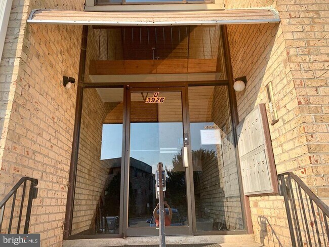 Foto del edificio - 3926 Rolling Rd.