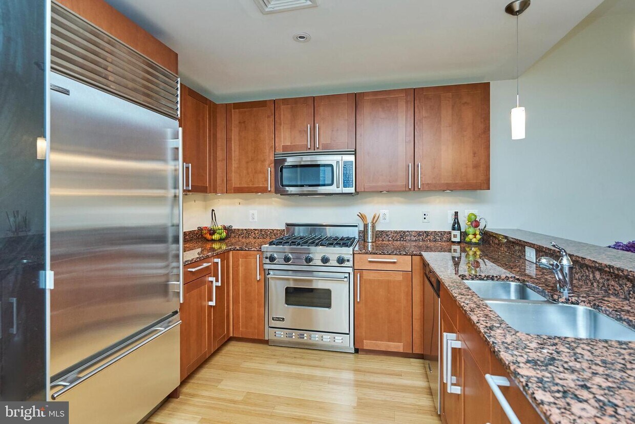 Primary Photo - 2425 L St NW