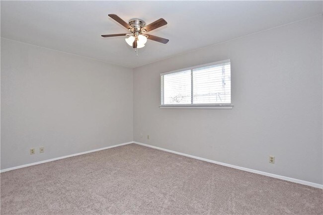 Foto del edificio - 8808 Pineridge Dr