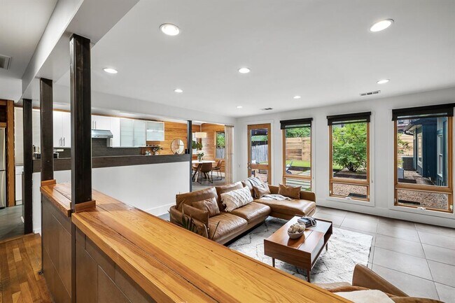 Foto del edificio - 2800 Cherry Ln