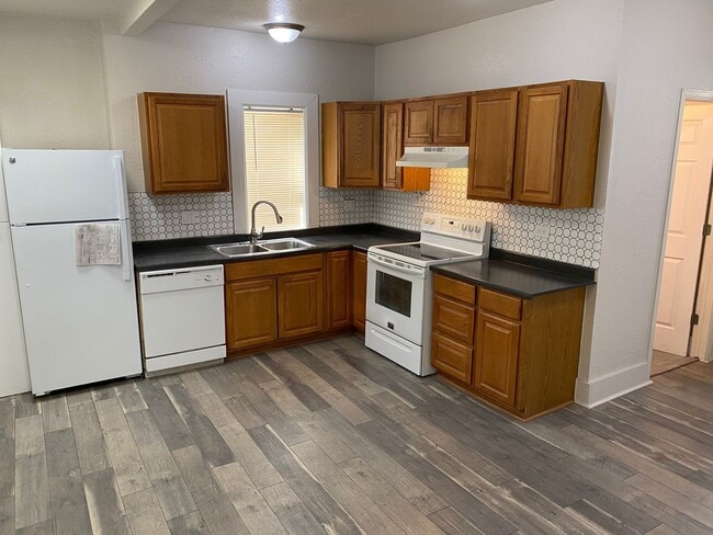 Foto del edificio - I70/BRIGHTON BLVD, EYLRIA-SWANSEA, 2 BED, NEW FLOOR/PAINT/TILE/STORAGE/FENCE, COVERED PORCH! UPDA...