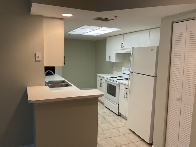 Building Photo - The Grand Isles - Southwind