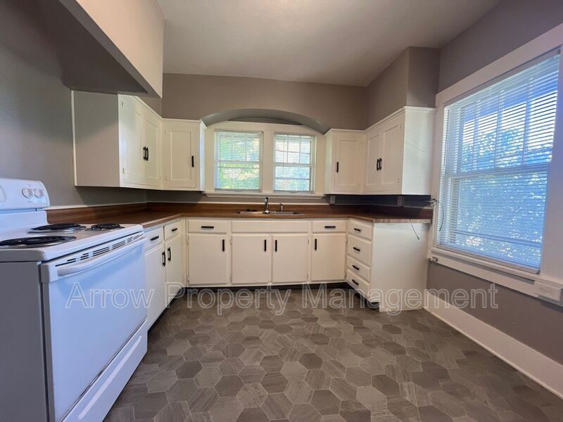 Primary Photo - 3502 W St