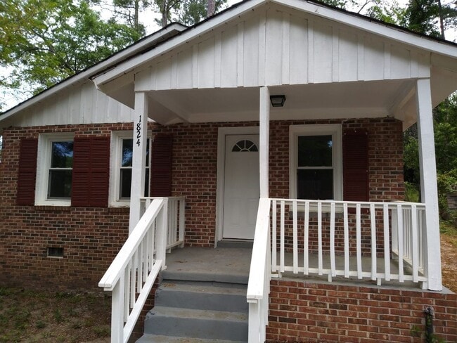 Building Photo - Newly RENOVATED OVERSIZED 2 bedroom 1 bath...