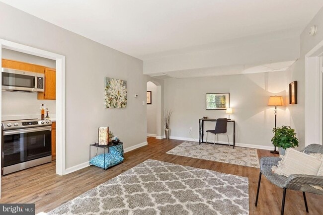 Foto del edificio - 1774 N Troy St