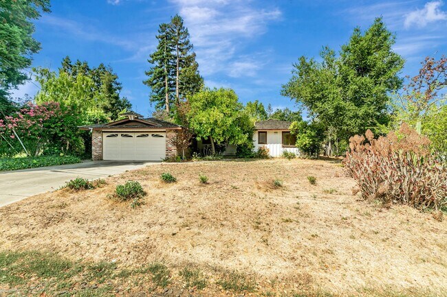 Foto del edificio - Classic Ranch Style Home in Top School Dis...