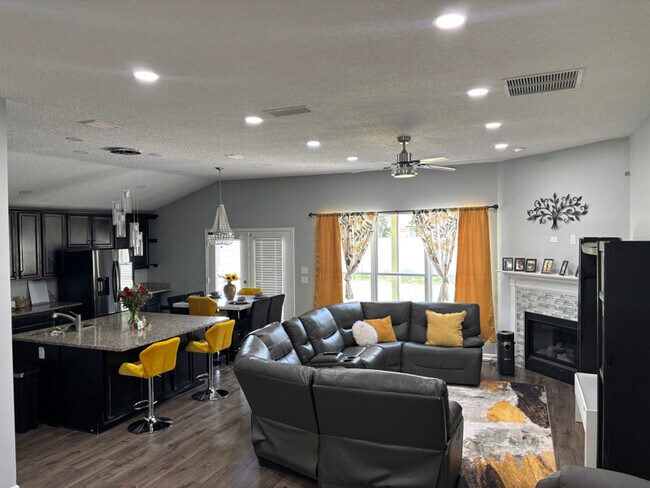 Foto del edificio - 437 Fort Drum Ct