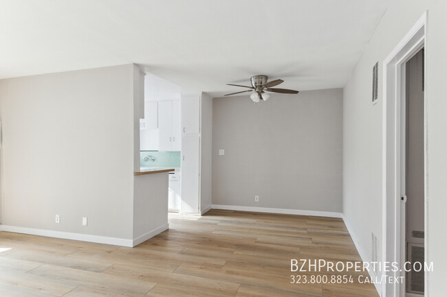 Building Photo - 1028 N Edinburgh Ave