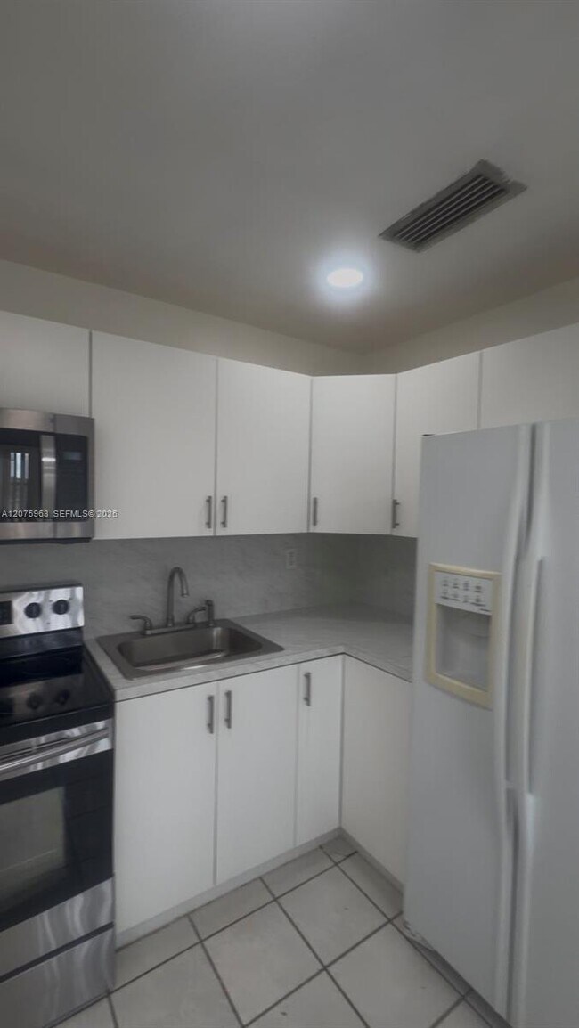 Building Photo - 3821 SW 89th Ct