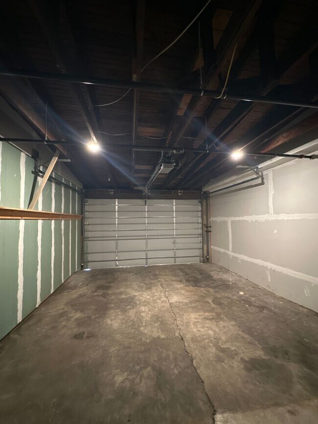 Building Photo - 1 Bed w/ 1.5 bath LOFT apartment with 2 car GARAGE - Hanover, PA