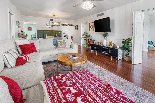 Foto del edificio - 3930 Oaks Clubhouse Dr