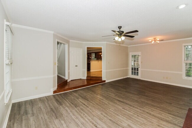 Building Photo - 405 Locust Grove Dr
