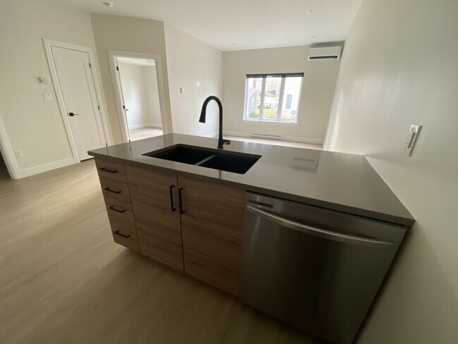 Photo du bâtiment - 180 Hillsborough Rd