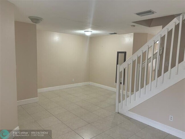 Building Photo - 516 NW 208th Way