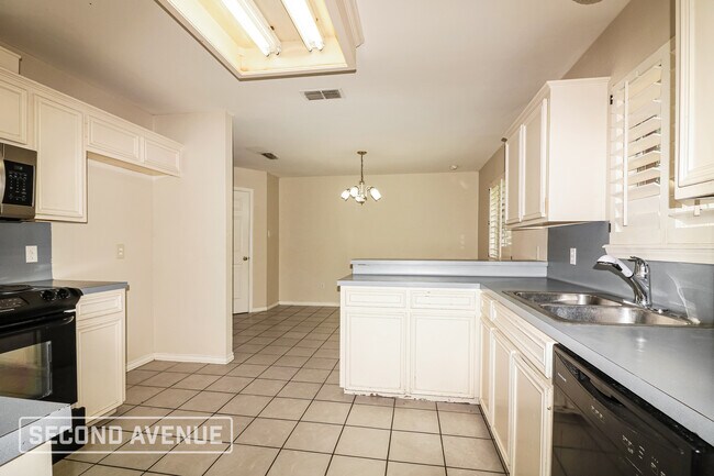 Foto del edificio - 5105 Lethaby Dr