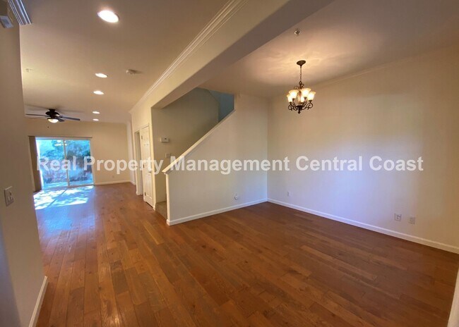 Building Photo - AVAILABLE FEBRUARY - 3 Bed / 2.5 Bath Paso...