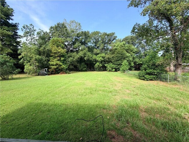Building Photo - 3760 Alta Vista Dr