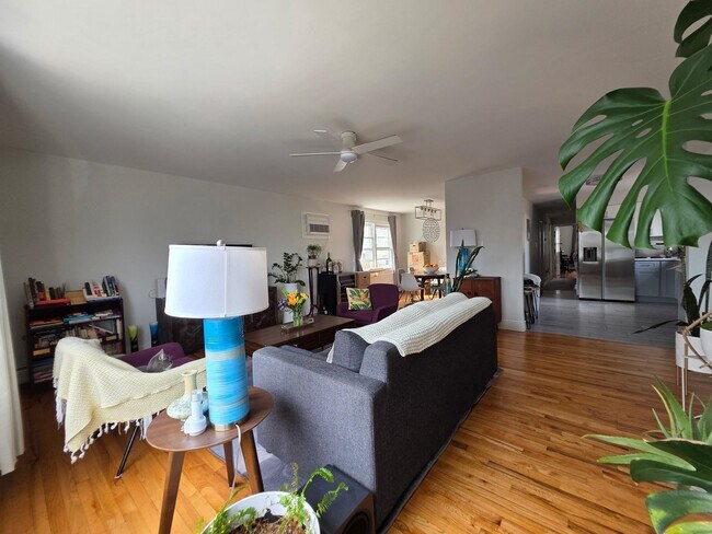 Foto del edificio - 253 Webster Ave