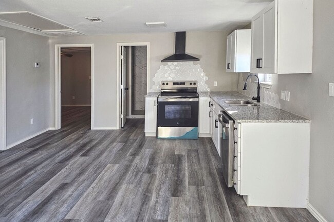 Building Photo - Beautifully Remodeled 3/1.5 Home in Historic Denver Heights with Modern Upgrades and a Park-Like ...