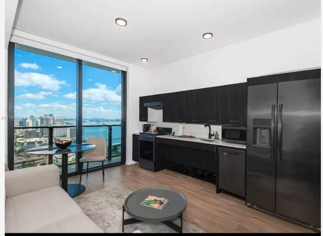 Foto del edificio - 398 NE 5th St