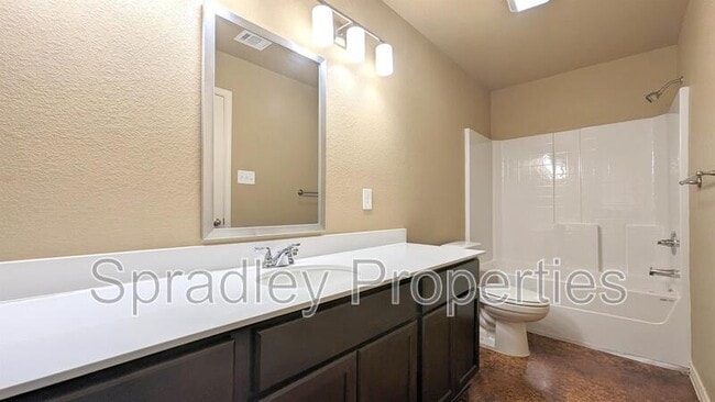 Building Photo - 1004A Kerr Ct