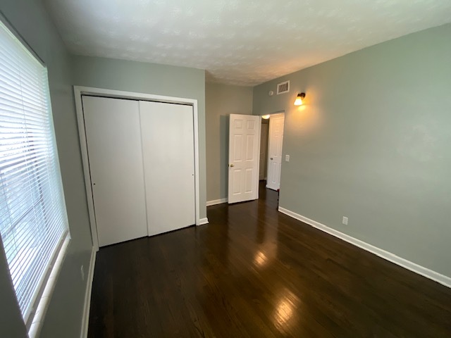 Front Bedroom - 2940 Begonia Rd