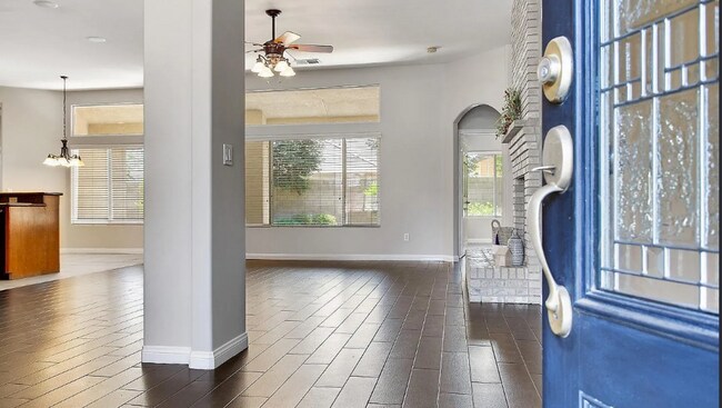 Foto del edificio - 5 Bedroom/3 Bath Home with Paid Solar System - $3395 Per month!