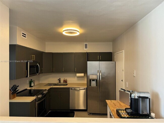 Building Photo - 5700 Collins Ave